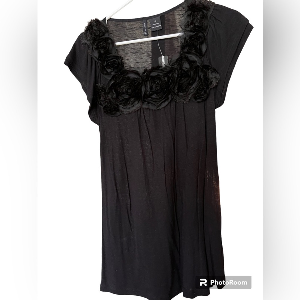 Black knit women’s medium top (slight forgiving tunic A-line cut) New w/tags!